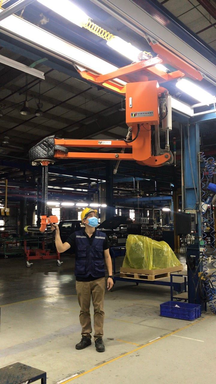 Blog Assistive Lifting Devices - The Optimal Solution for the Automotive Assembly Industry